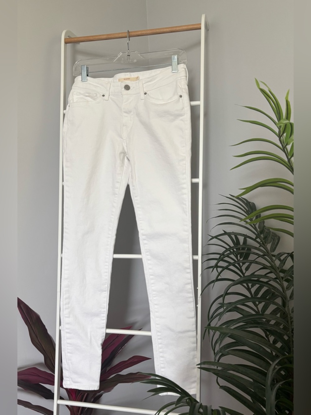 Levi's 711 White Skinny Jeans for Women - Picture 5 of 16